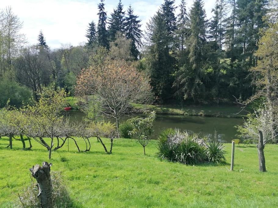 Chalet En Pleine Nature Au Bord D'Un Etang Lanvallay Exterior foto